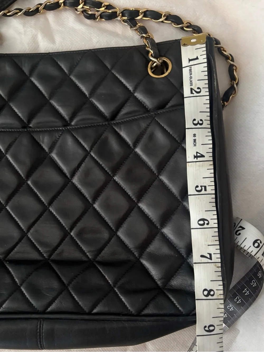 Vintage 80’s Chanel lambskin tote bag CC Charm, gold chain.